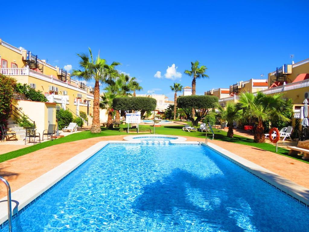 Вилла Casa La Zenia Elite Townhouse With Shared Pool And 10 Minutes Walk To Beach Ориуэла Экстерьер фото