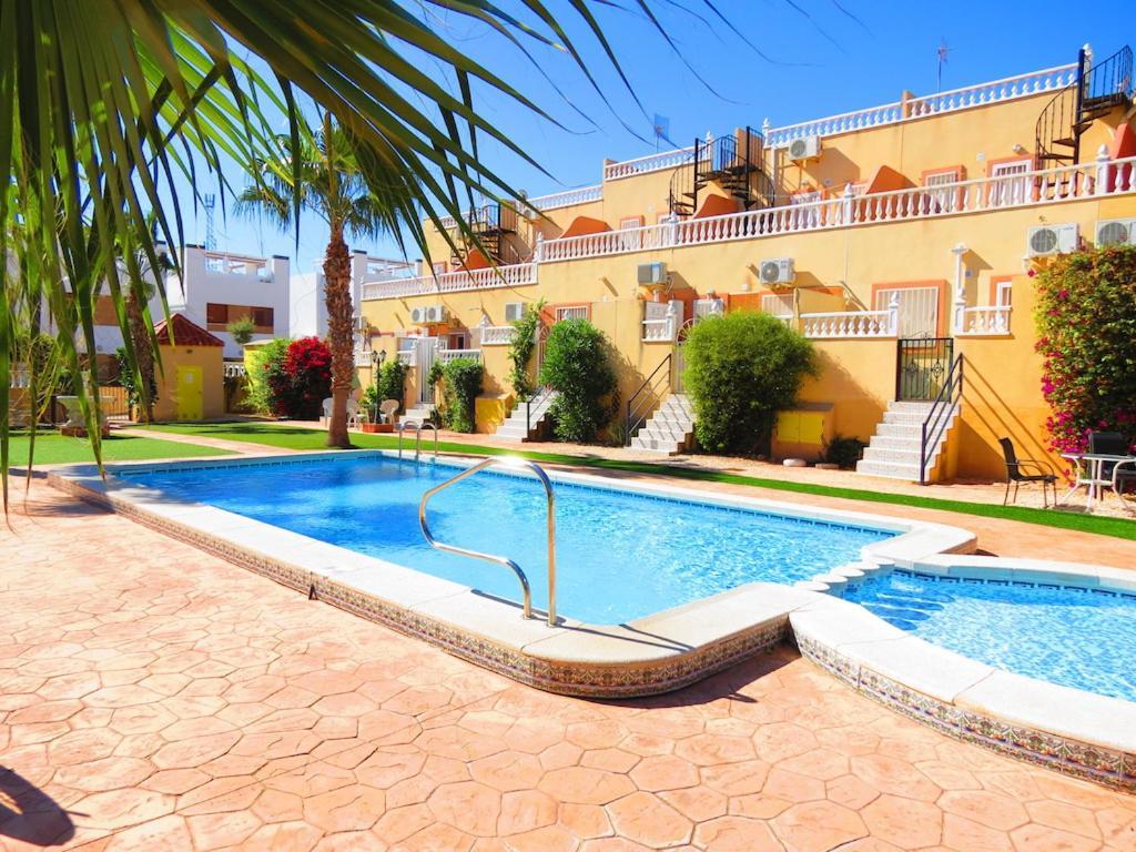 Вилла Casa La Zenia Elite Townhouse With Shared Pool And 10 Minutes Walk To Beach Ориуэла Экстерьер фото