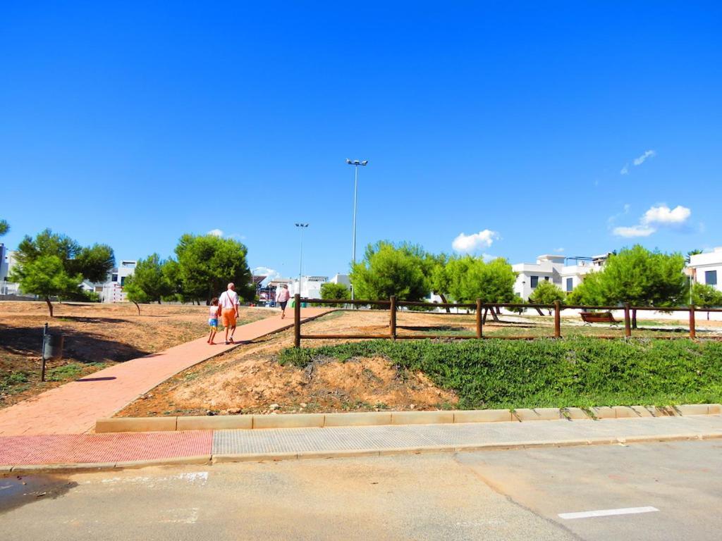 Вилла Casa La Zenia Elite Townhouse With Shared Pool And 10 Minutes Walk To Beach Ориуэла Экстерьер фото