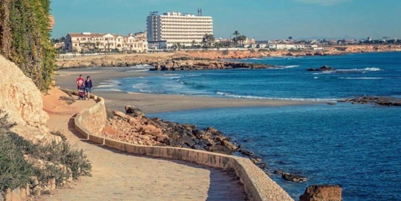 Вилла Casa La Zenia Elite Townhouse With Shared Pool And 10 Minutes Walk To Beach Ориуэла Экстерьер фото