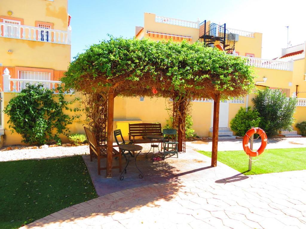 Вилла Casa La Zenia Elite Townhouse With Shared Pool And 10 Minutes Walk To Beach Ориуэла Экстерьер фото